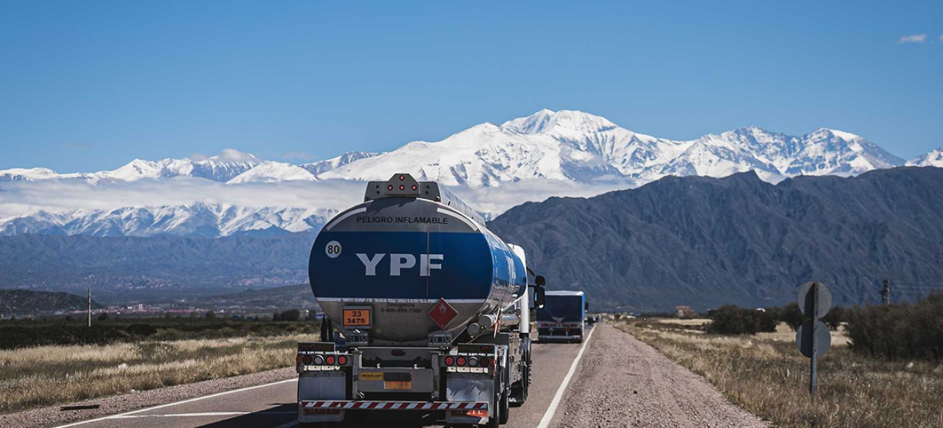 YPF alcanzó una inversión récord en 2022 y mejoró en todos sus indicadores