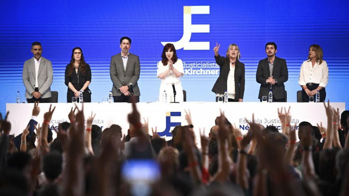 (((video))) Cristina Kirchner llamó a no repetir el fracaso de la convertibilidad y a crear programas
