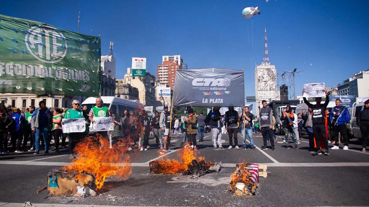 (((video))) Trabajadores se movilizaron por el 1° de mayo y contra los condicionamientos del FMI