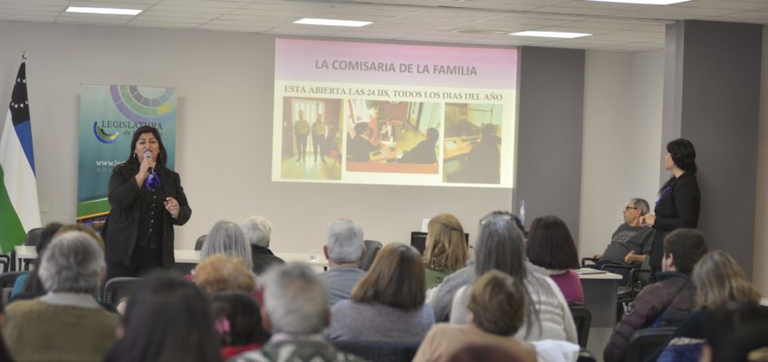 Comisaría de la Familia: charla sobre estafas, violencia y Grooming en la Legislatura