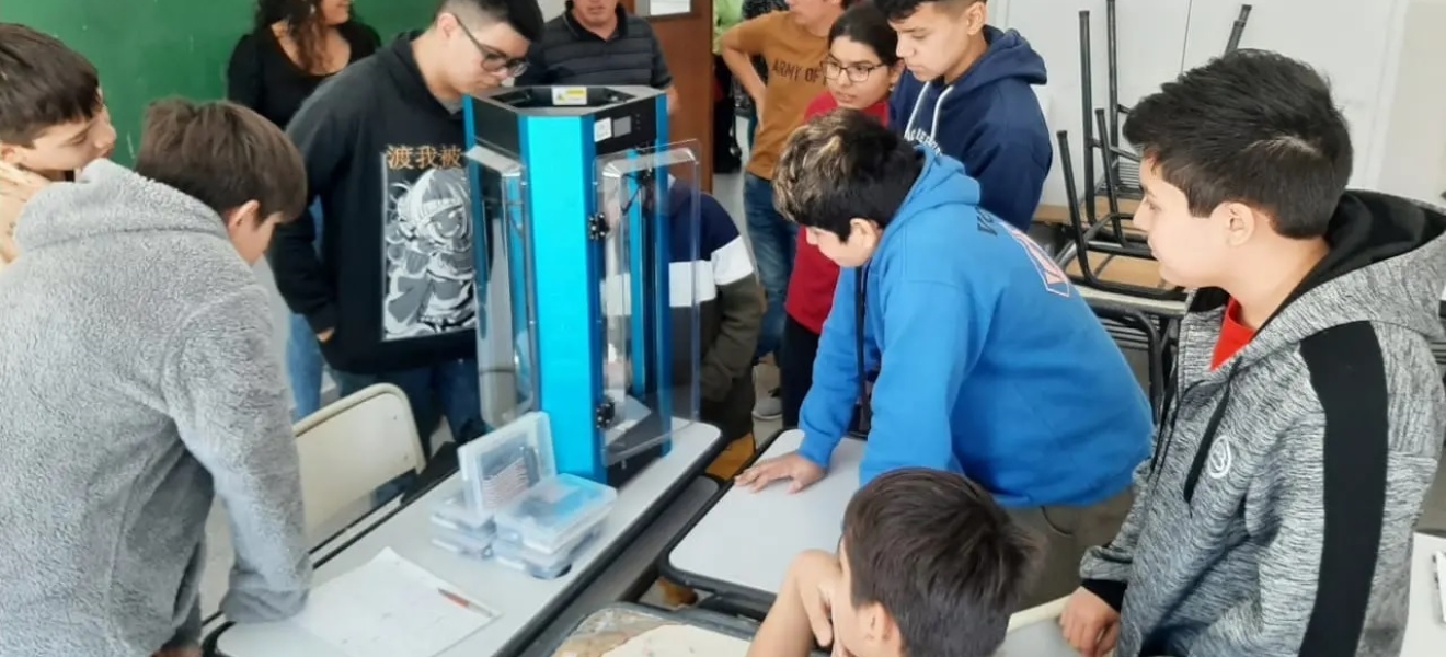 (((video))) Estudiantes de RN aprenden robótica y programación, pensando en el futuro
