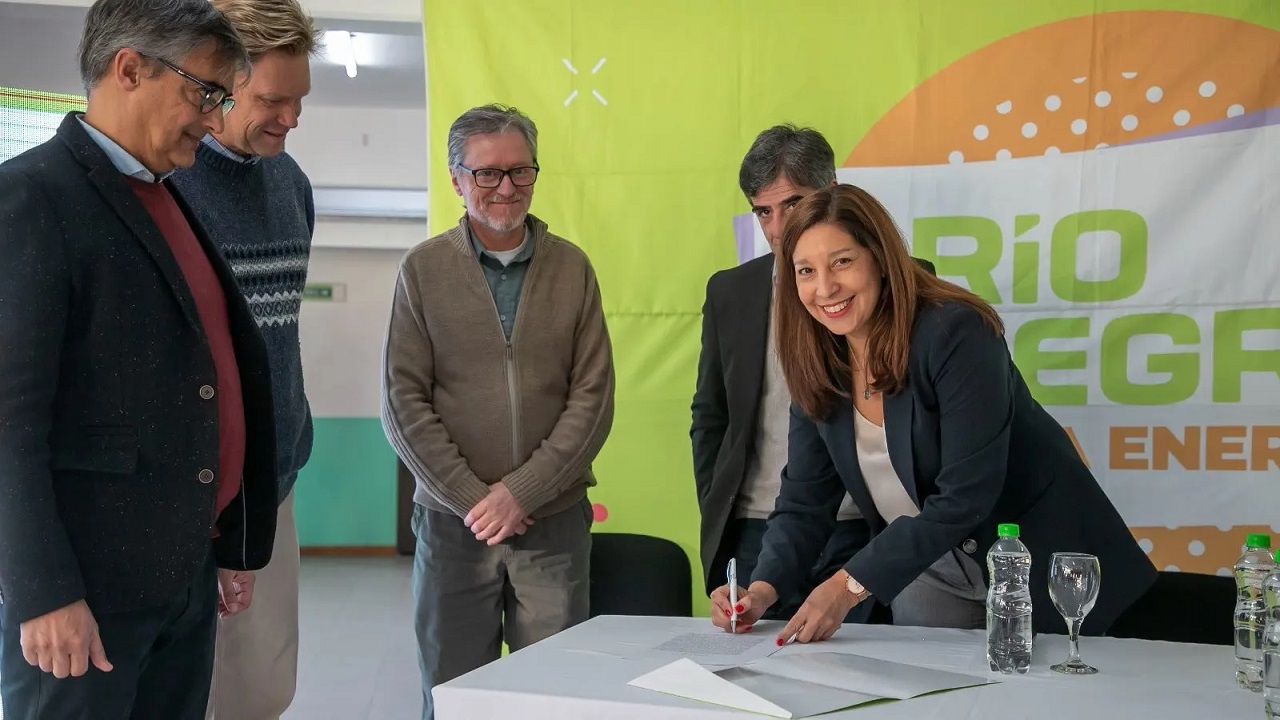(((audio))) Bariloche: Carreras firmó el contrato para la obra del Memorial Malvinas