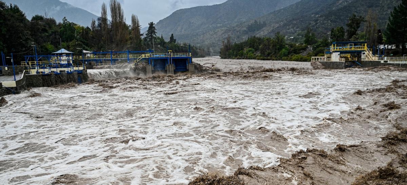 Chile: hay más de 3.300 personas aisladas por un temporal de lluvias torrenciales