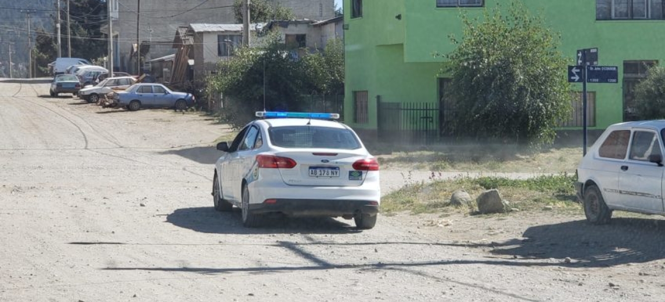Bariloche: Dos detenidos tras intentar ingresar por la fuerza a una vivienda y agredir a policías