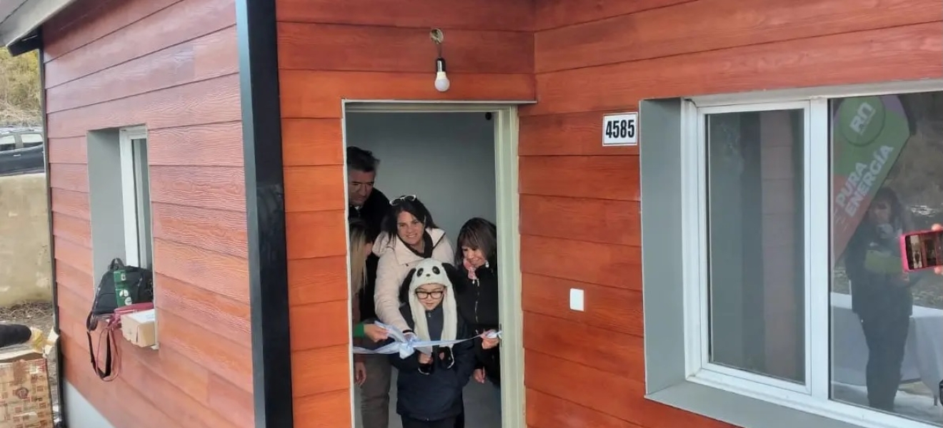 (((video))) Entregan 14 nuevas viviendas a familias de Bariloche
