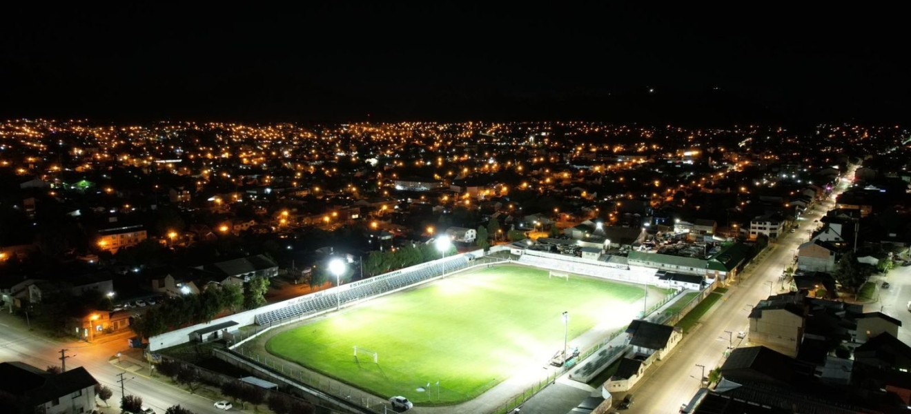 Bariloche: Sueño cumplido, el Estadio Municipal José Antonio Jalil ya cuenta con iluminación