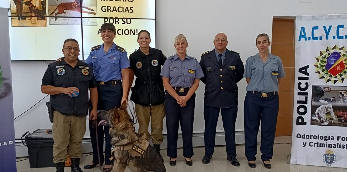 La Policía de Río Negro fue invitada de lujo en la presentación de Odorología en Chubut
