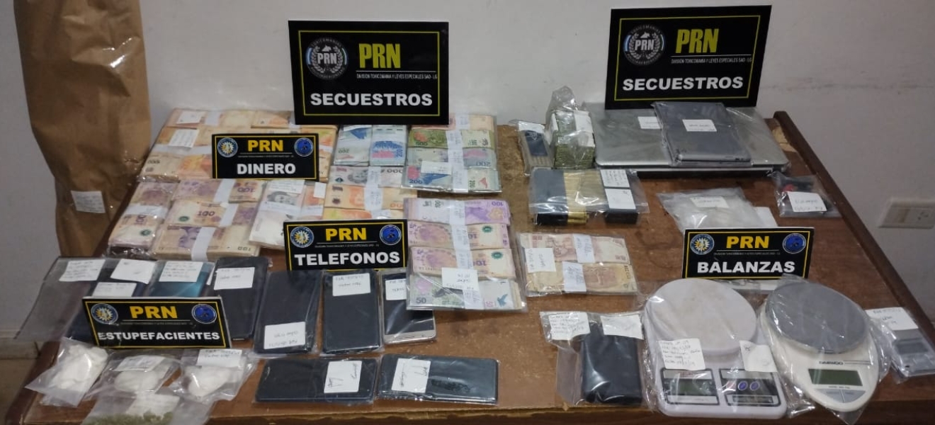 Detienen a tres personas, secuestran cocaína, marihuana y dinero en San Antonio Oeste