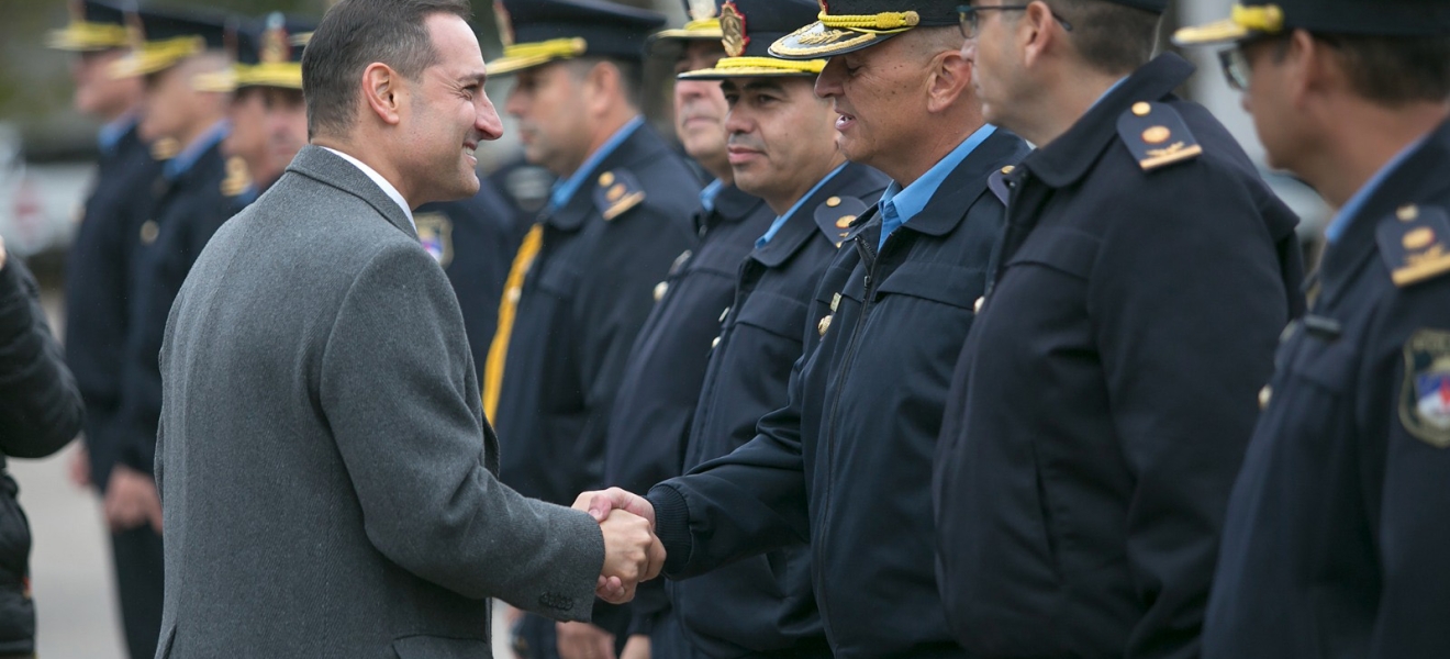El ministro de Seguridad de Neuquén acompañó los ascensos de la Policía