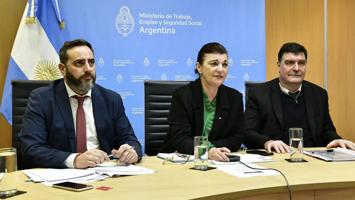 Nación oficializó la suba del salario mínimo, vital y móvil