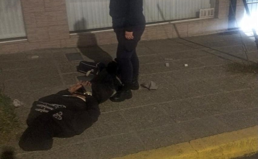 Un detenido por sustraer elementos de un vehículo en Bariloche