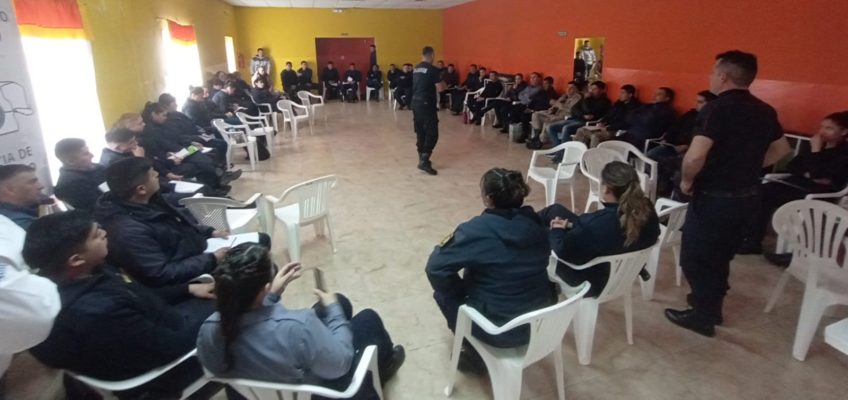 Taller enfocado en fortalecer la seguridad vial en Los Menucos