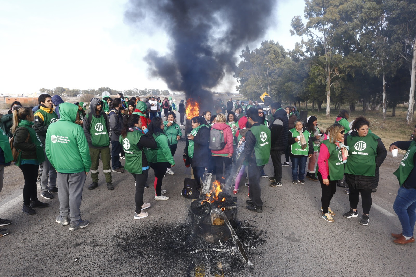 ATE bloquea accesos a Rio Negro: reclama suma fija y nueva paritaria