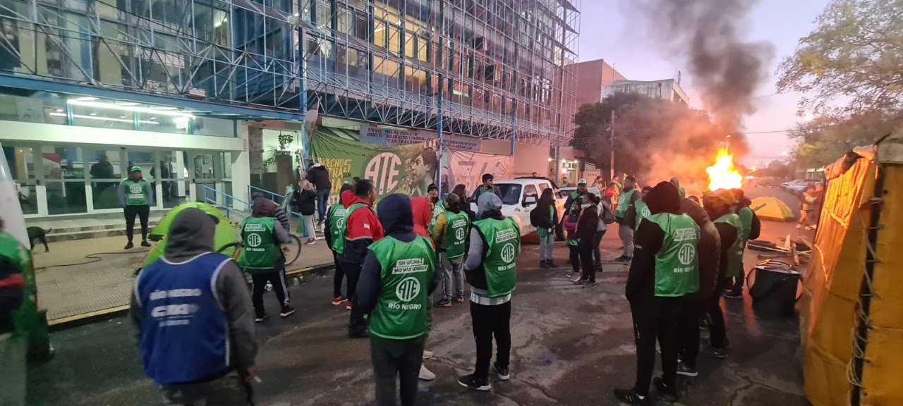 Inician protestas en todos los hospitales de Río Negro