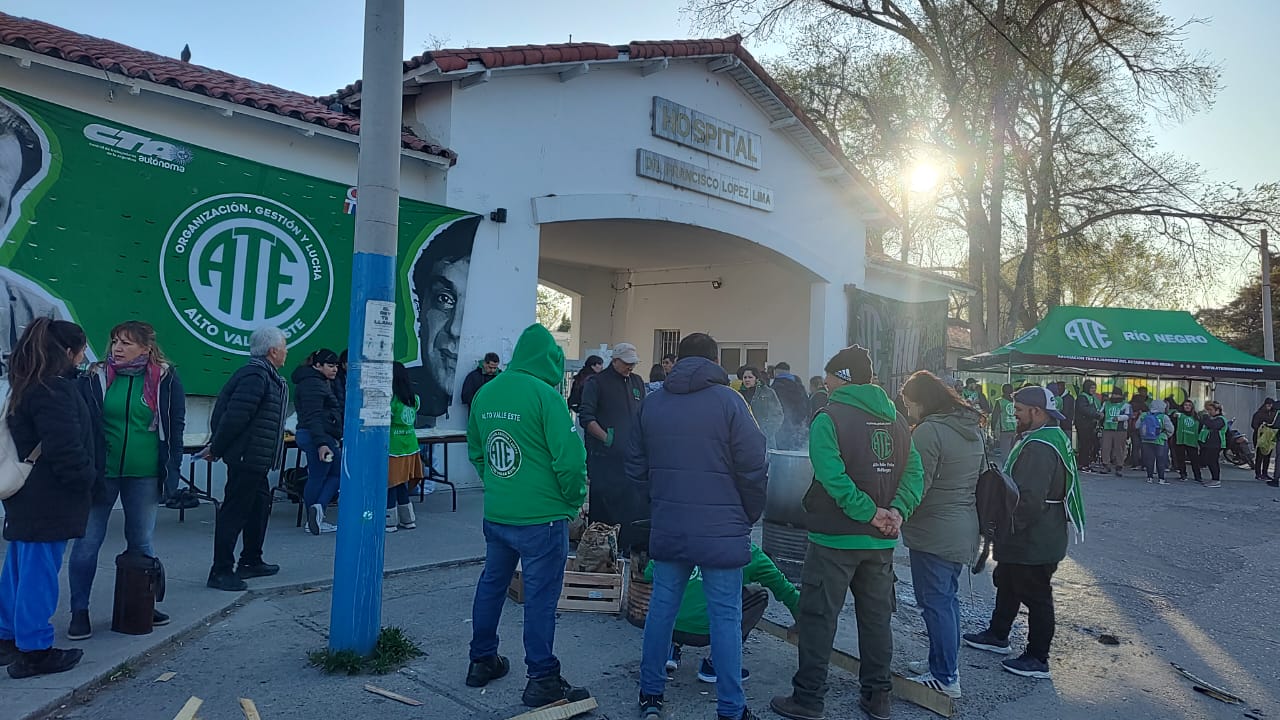 (((fotos))) Trabajadores protestan en todos los hospitales de Río Negro