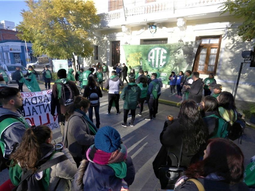 ATE exige al Gobierno de Río Negro que difunda el sueldos de sus funcionarios