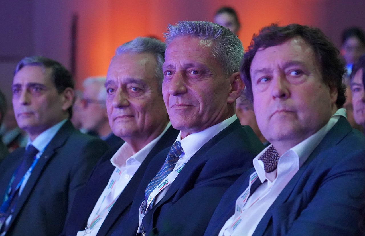 Gobernador de Chubut participó de la Expo Argentina Oil & Gas en Buenos Aires
