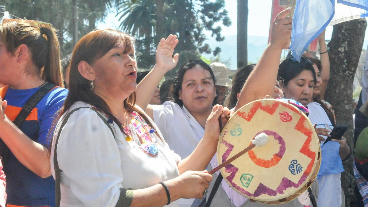 Los docentes jujeños marcharon contra los descuentos salariales