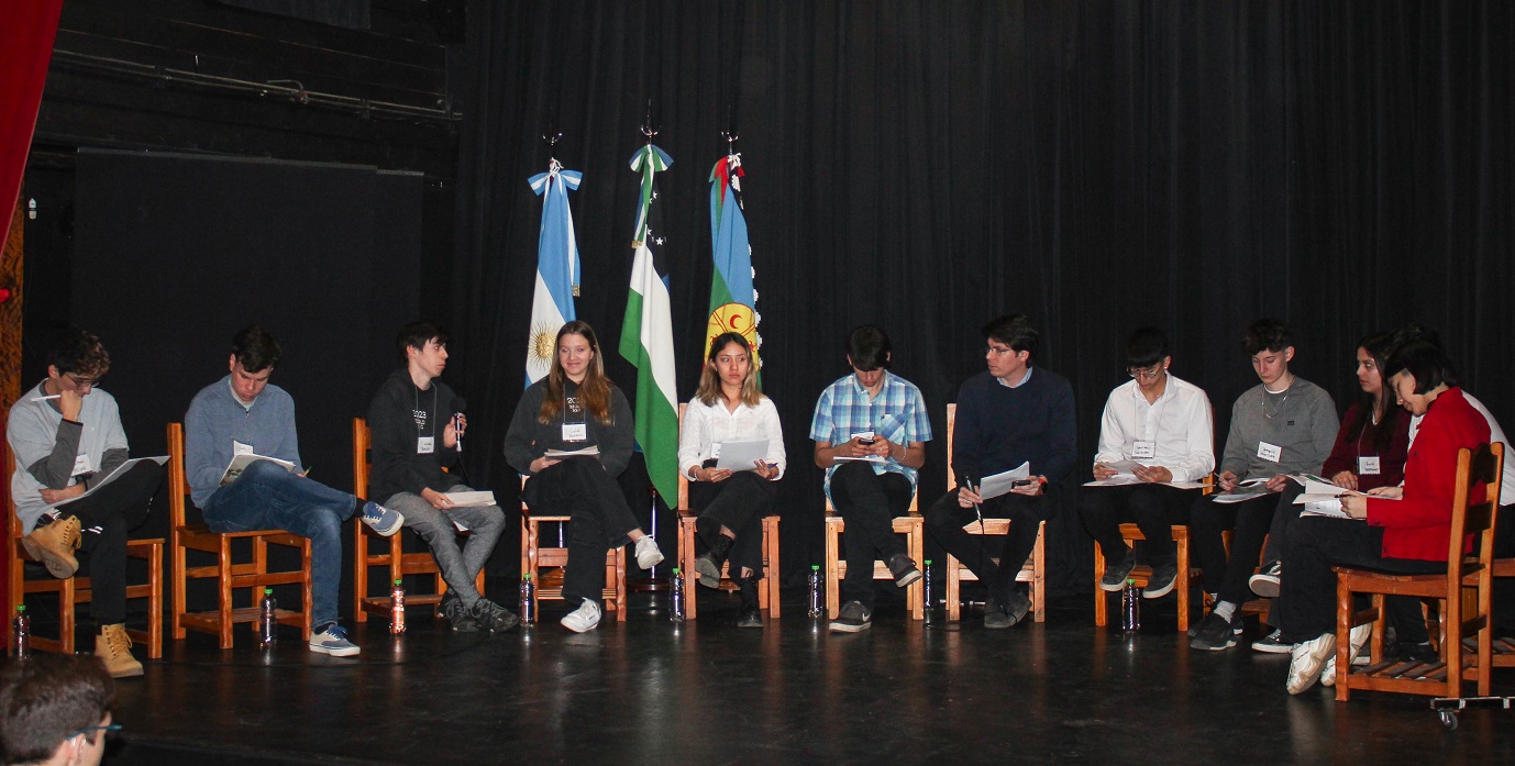 Bariloche: Los concejales por un día siguen debatiendo sus interesantes proyectos