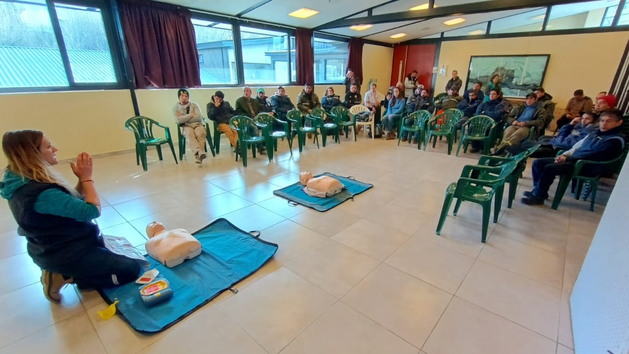 Capacitación de RCP y DEA para personal municipal de Bariloche