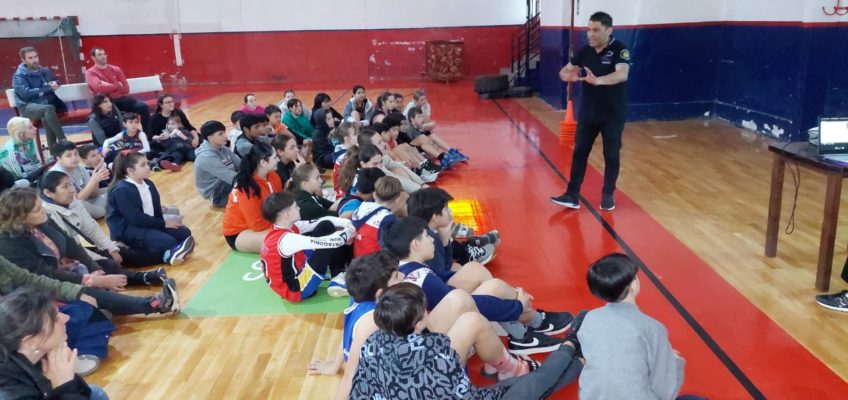 Viedma: charla de la Comisaría de la Familia sobre Grooming, Sexting y Ciberbullyng