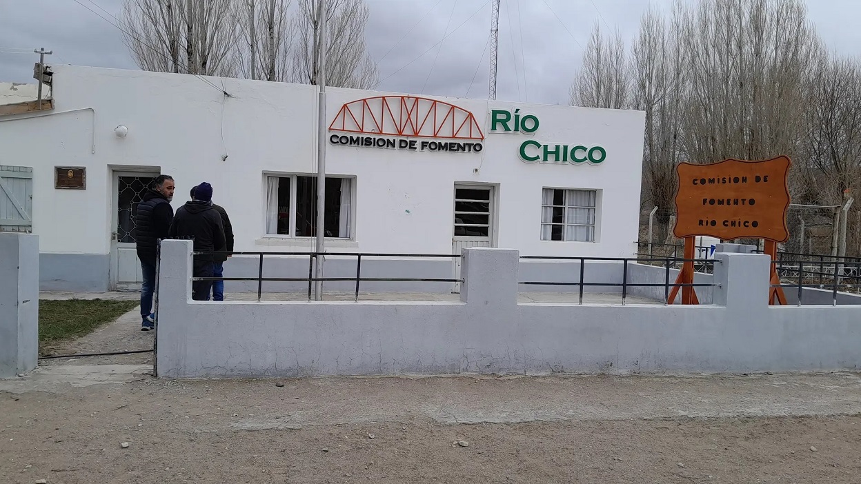 Río Chico: Vialidad acondiciona un camino alternativo a la RP 6
