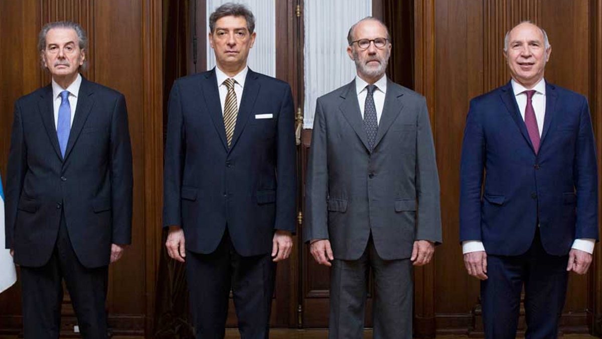 La Corte Suprema advirtió que pondrá límites en lo económico en caso de dolarización