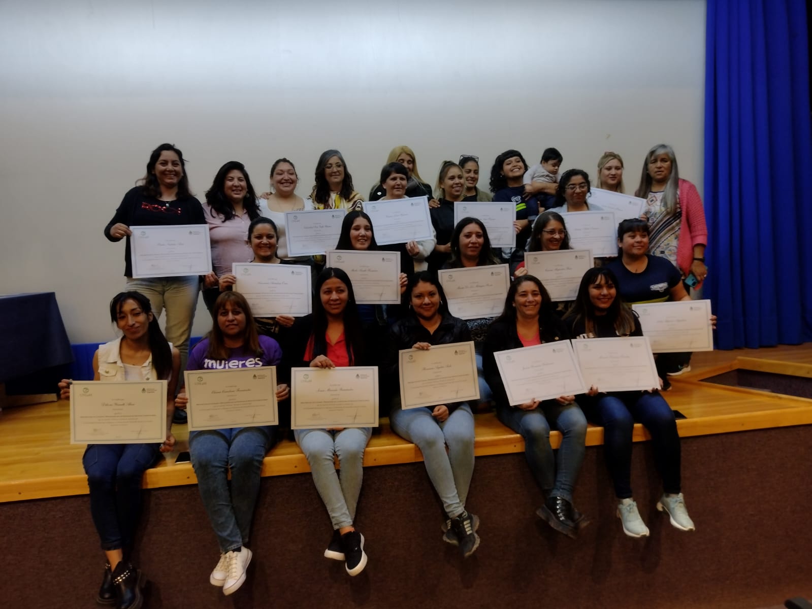 Trabajadoras de Viedma finalizaron la Diplomatura en Cuidados y Pedagogía de las Infancias