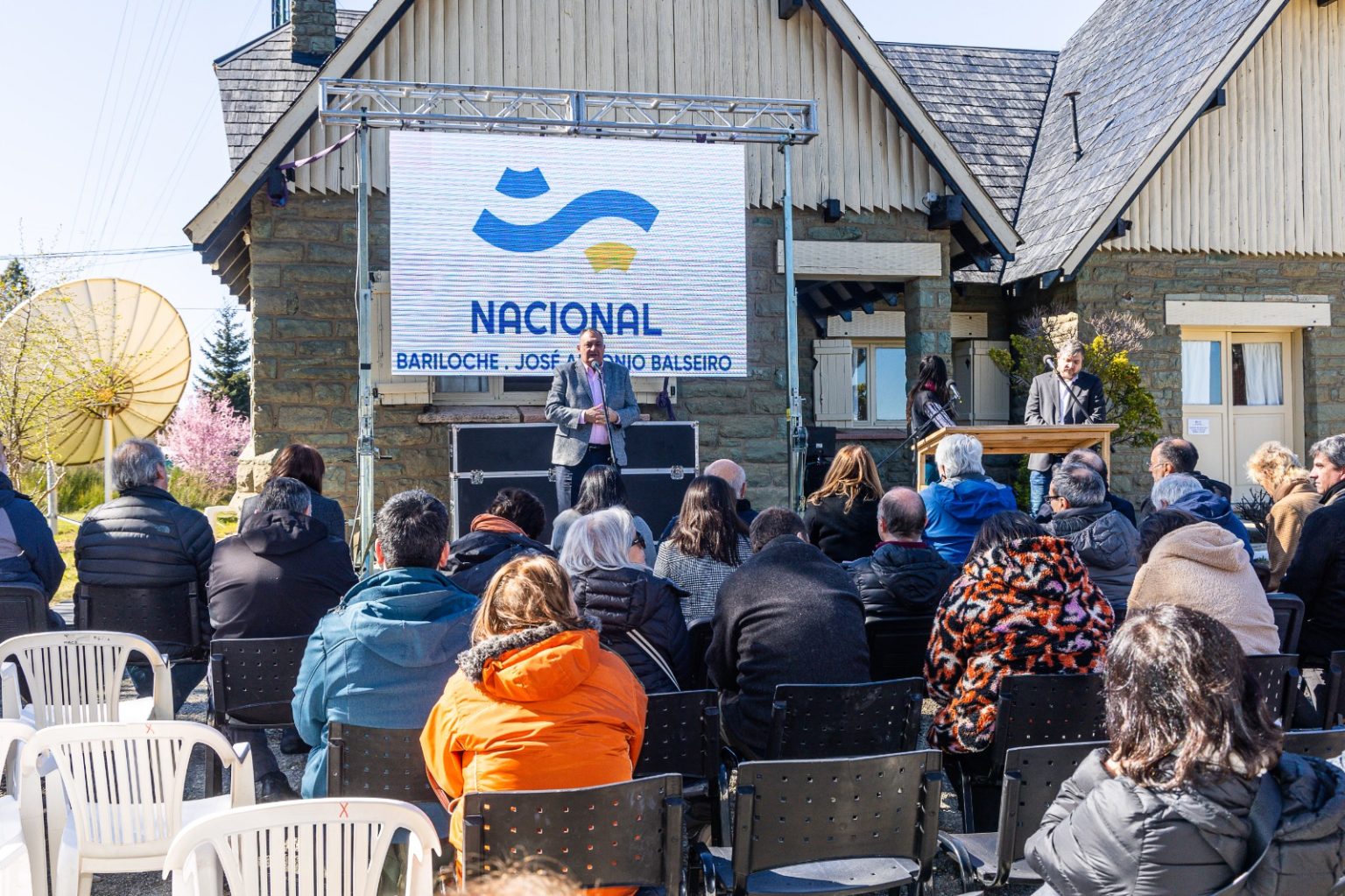 El intendente Gennuso participó del 80 Aniversario de Radio Nacional Bariloche