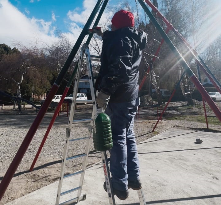 Bariloche: Fuerte intervención del Municipio en la plaza Belgrano