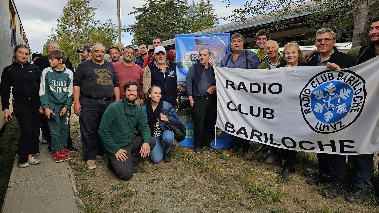 Radioaficionados unieron mar y cordillera en una transmisión histórica