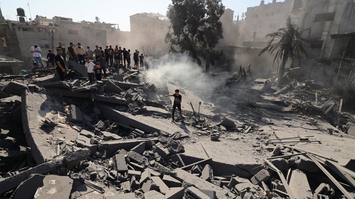 Líder de la OMS calificó los bombardeos israelíes sobre Gaza como una catástrofe humana
