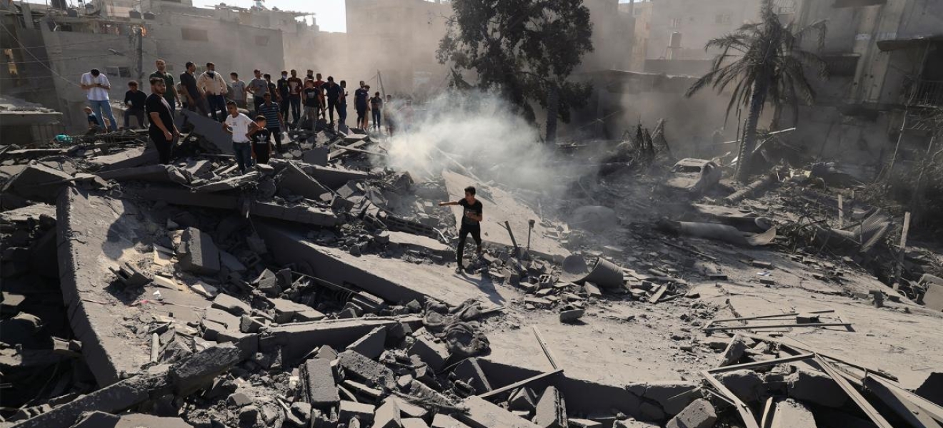 Líder de la OMS calificó los bombardeos israelíes sobre Gaza como una catástrofe humana