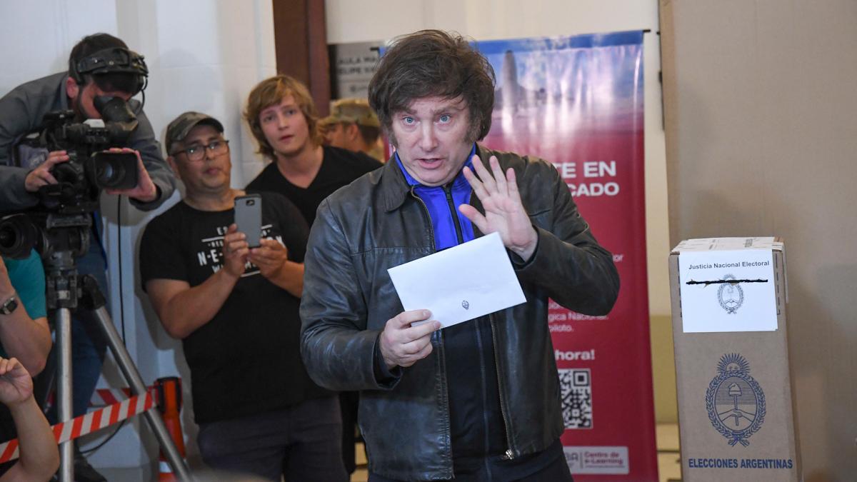 Milei insiste en agitar la idea de un fraude que sus apoderados nunca denunciaron