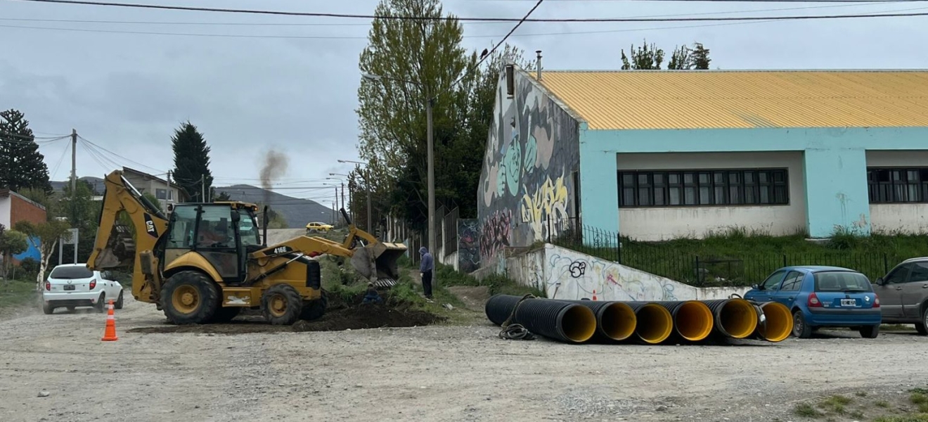 Bariloche: Comenzaron a colocarse los caños pluviales en el barrio Las Quintas