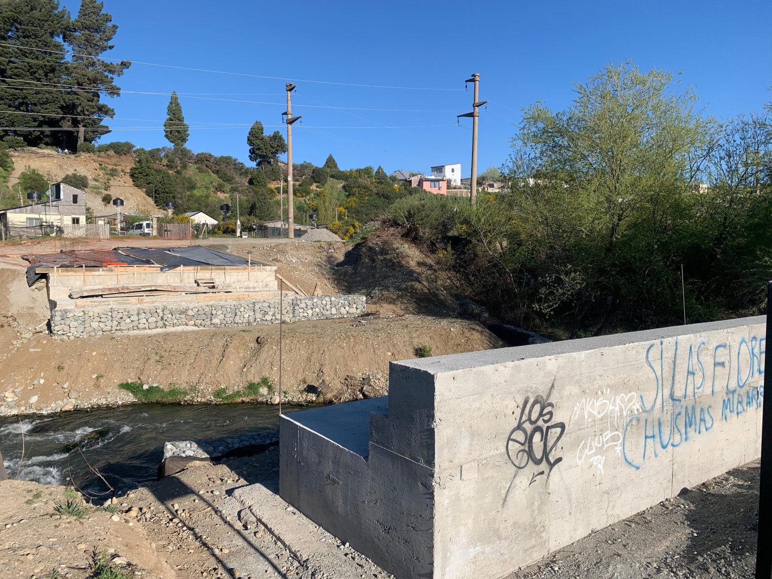 Bariloche: Continúa la obra del nuevo puente sobre el arroyo Ñireco