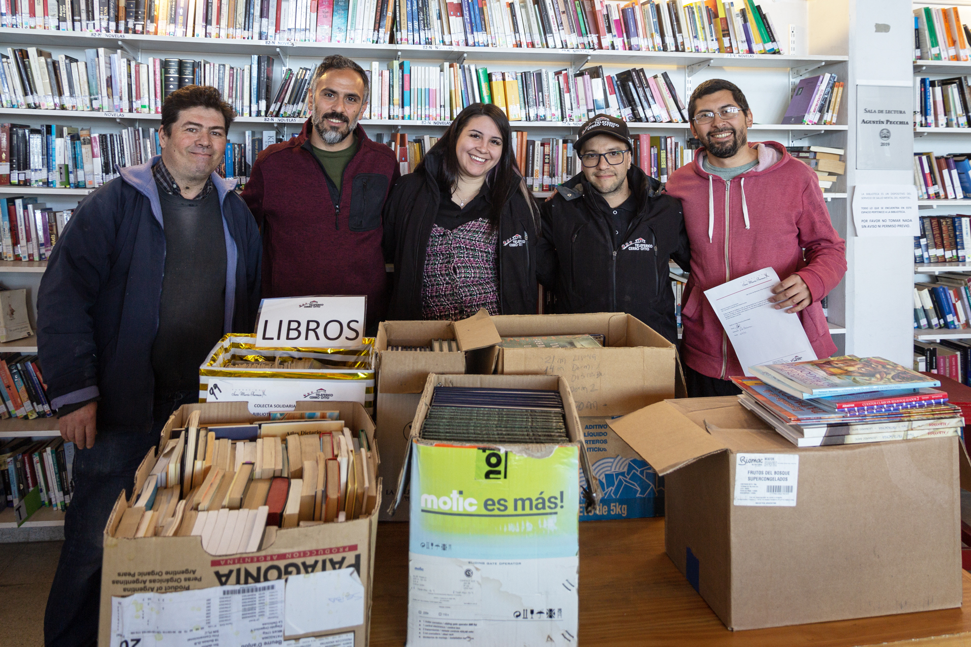 Se entregaron libros a la Biblioteca del Hospital público de Bariloche
