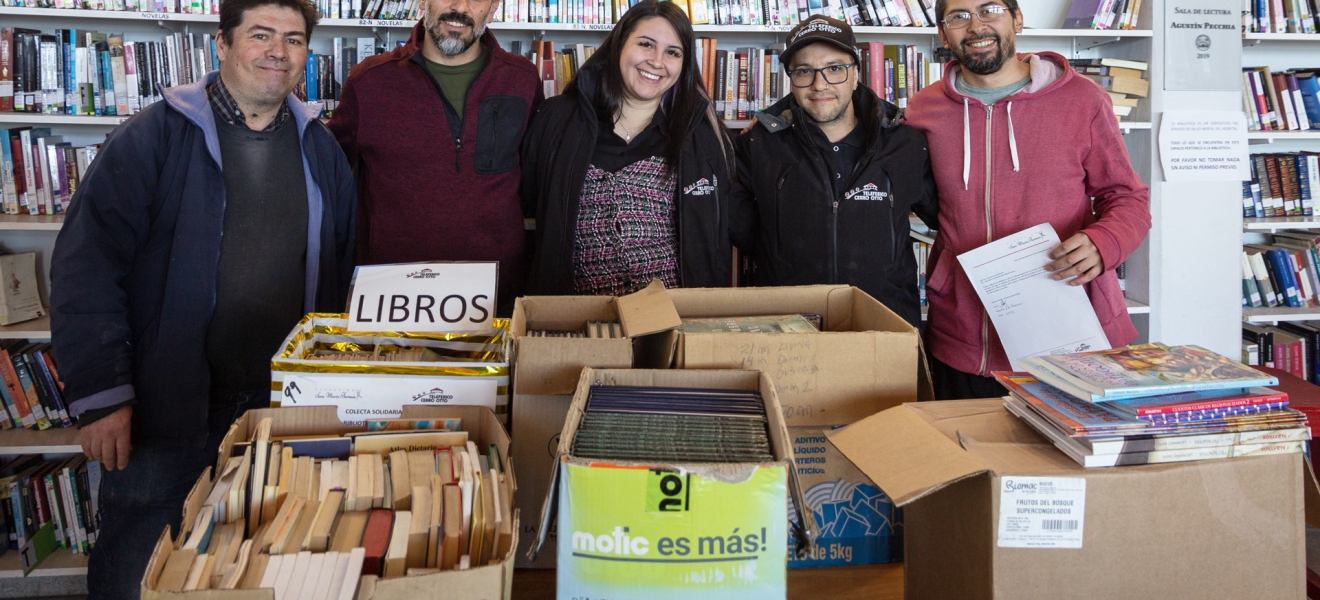 Se entregaron libros a la Biblioteca del Hospital público de Bariloche