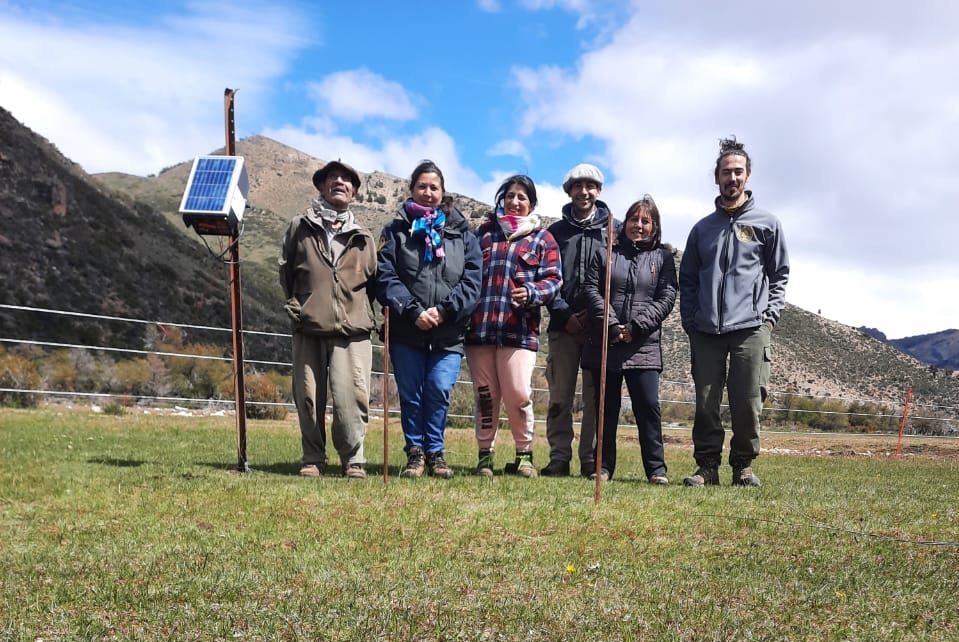 Bariloche: Instalación de kit de boyero solar en la comunidad Mapuche Wenu Ñirihuau