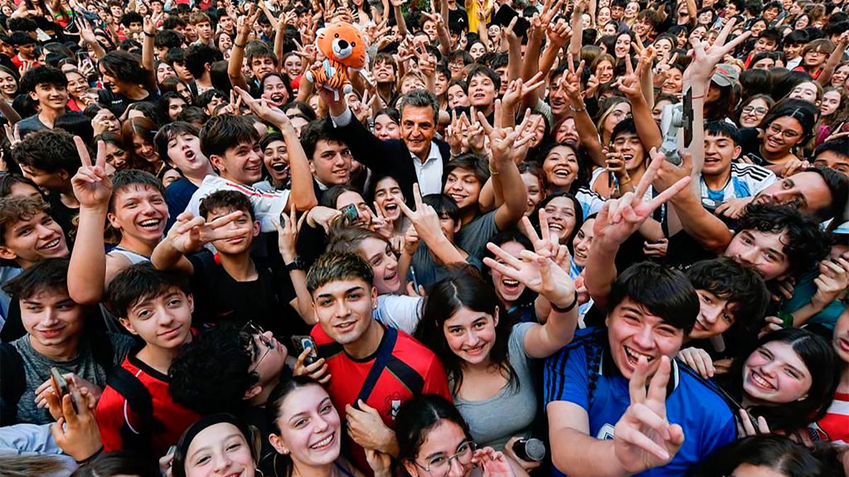 (((video))) Massa a los estudiantes: El amor y la esperanza siempre le ganan al odio y la violencia