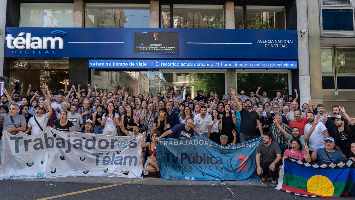 Masiva asamblea en defensa de medios públicos, puestos laborales y derecho a información