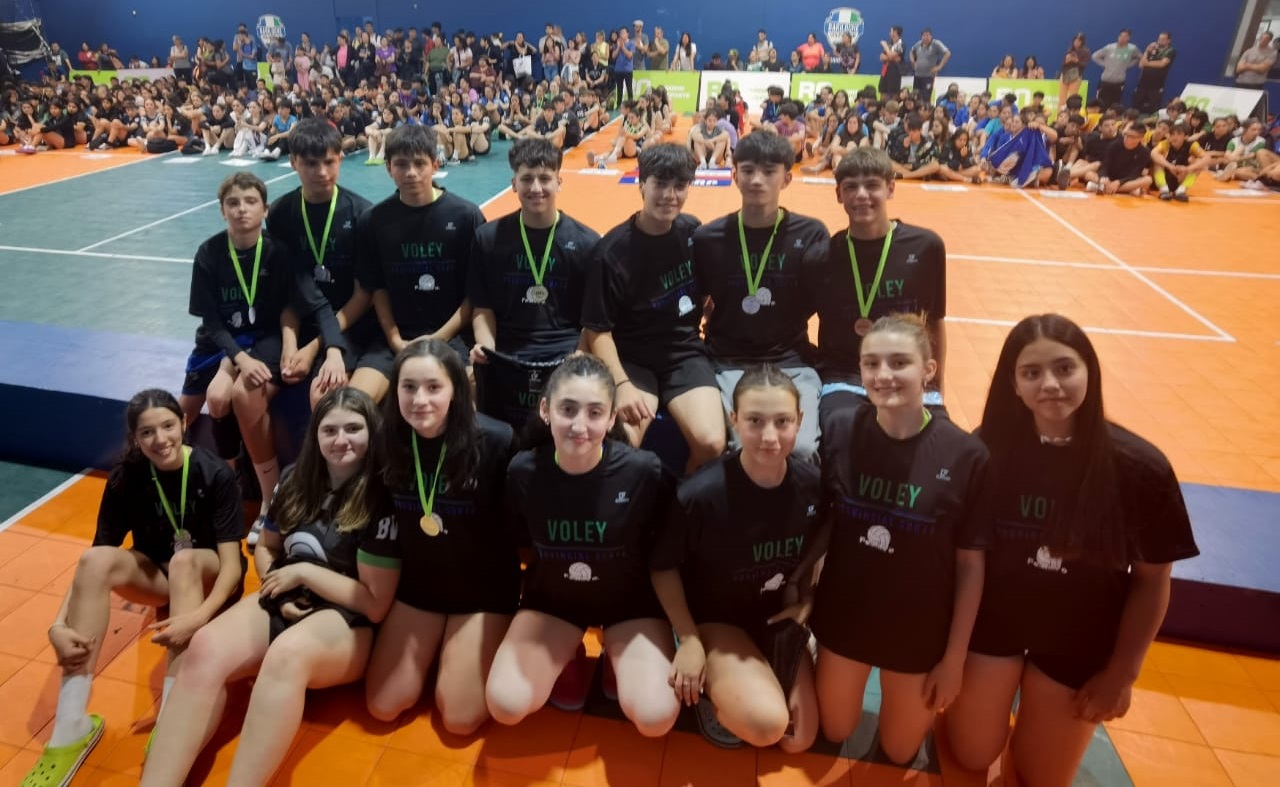 Finales Sub14: Bariloche Vóley Club e Ingeniero Jacobacci se quedaron con el oro