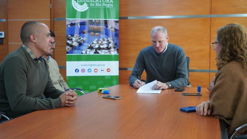 Acuerdo salarial para empleados legislativos de Río Negro