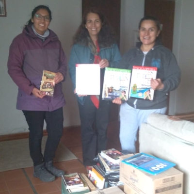 Bariloche: la Biblioteca Popular Sarmiento donó libros al hogar OPJ