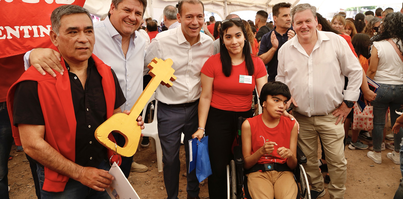 El gobernador de Neuquén entregó 53 viviendas de programa Casa Propia