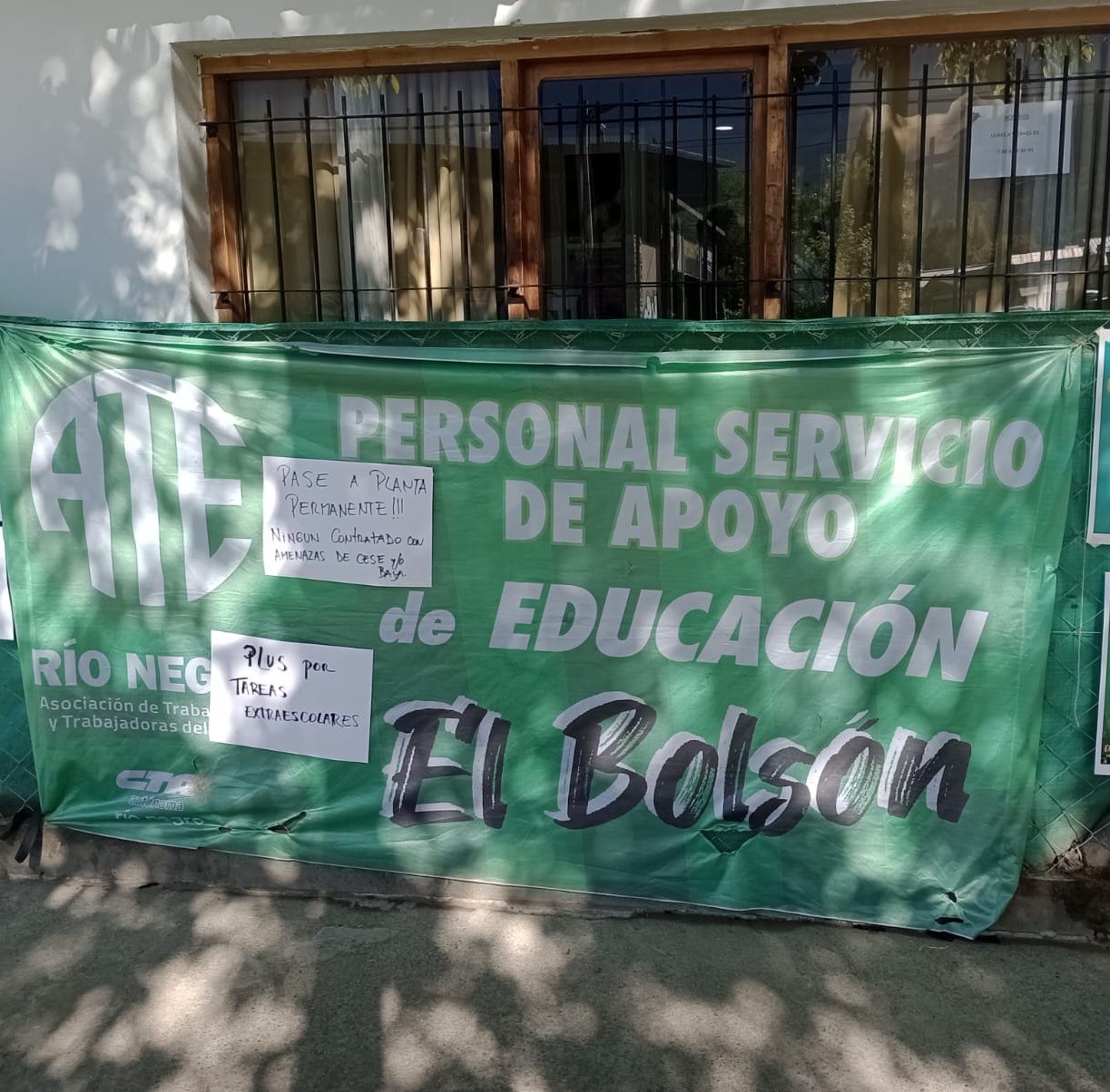 Falta de insumos y alimentos frescos en las escuelas de la Comarca Andina