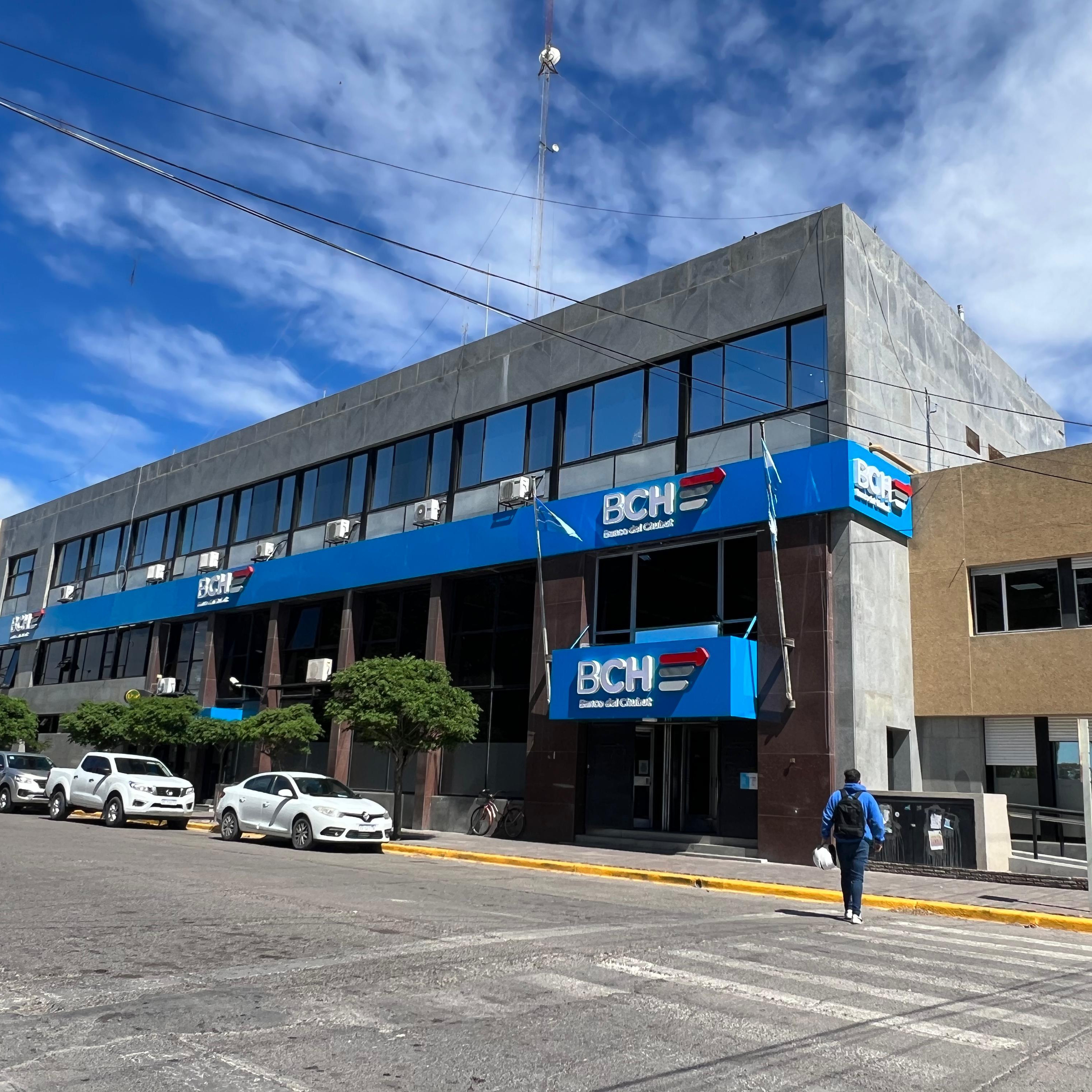 Banco del Chubut actualiza su fachada con la nueva imagen corporativa