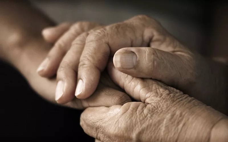 Viedma: Joven cambia su apellido materno por el de su abuela, que siempre lo cuido
