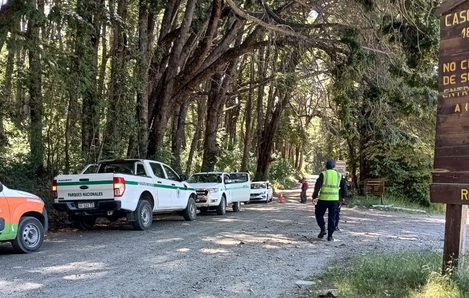 Control de tránsito en los circuitos a Tronador y Cascada Los Alerces