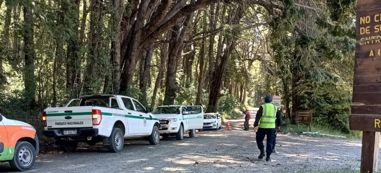 Control de tránsito en los circuitos a Tronador y Cascada Los Alerces